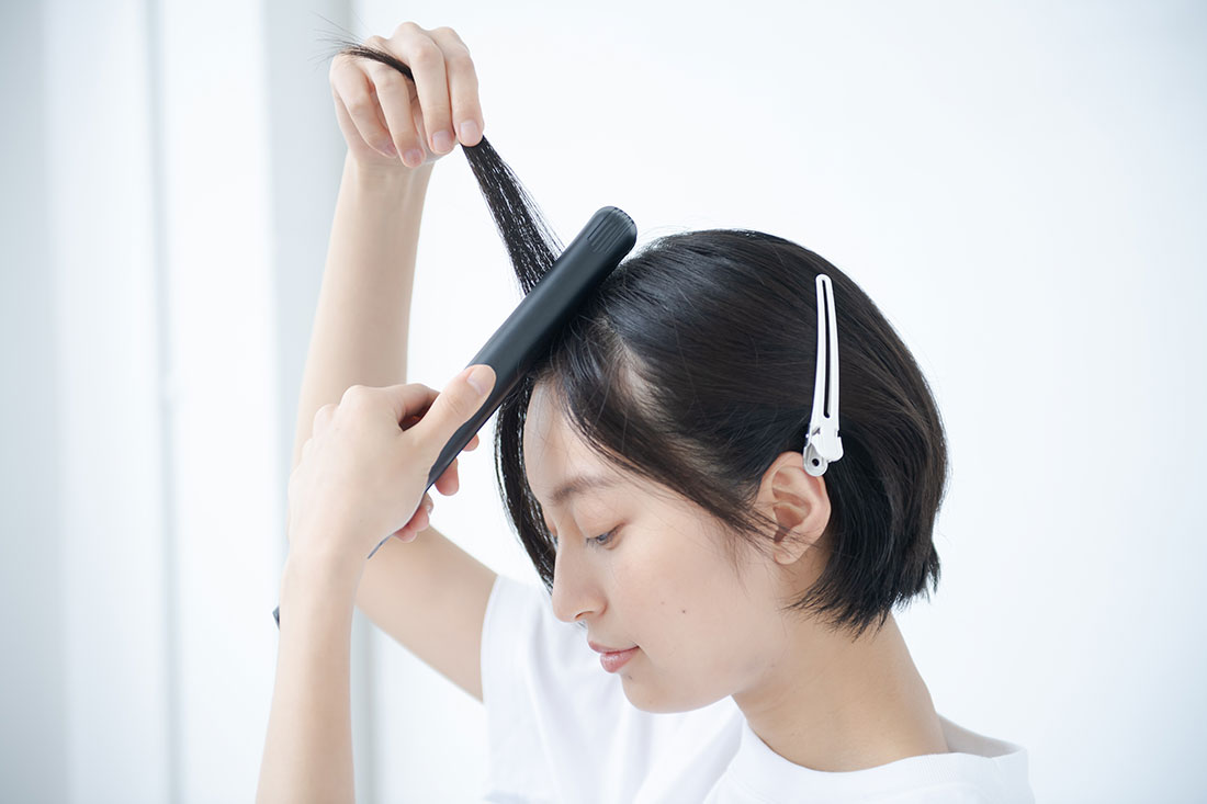 サロニア監修 ストレートアイロンで前髪を簡単に流す方法 Salonia サロニア 公式サイト