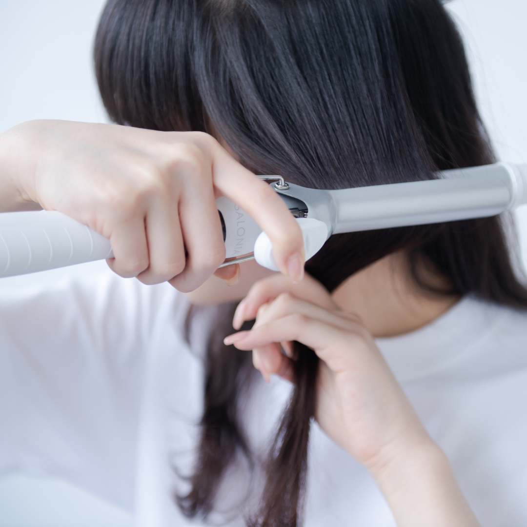 くせ毛を活かすセルフケア・スタイリング方法！髪の乾かし方やおすすめの髪型も紹介