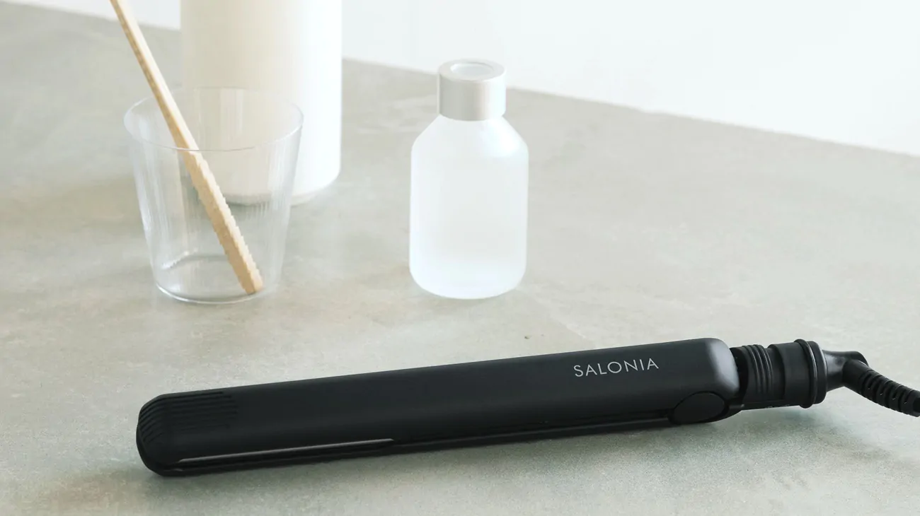 髪をより美しいストレートヘアに仕上げるポイント