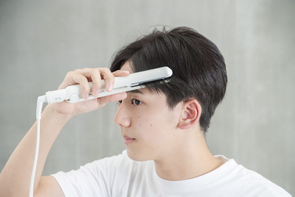 【男性向け】髪をサラサラにするヘアケア方法を紹介!NG行為も解説 | SALONIA(サロニア)公式サイト