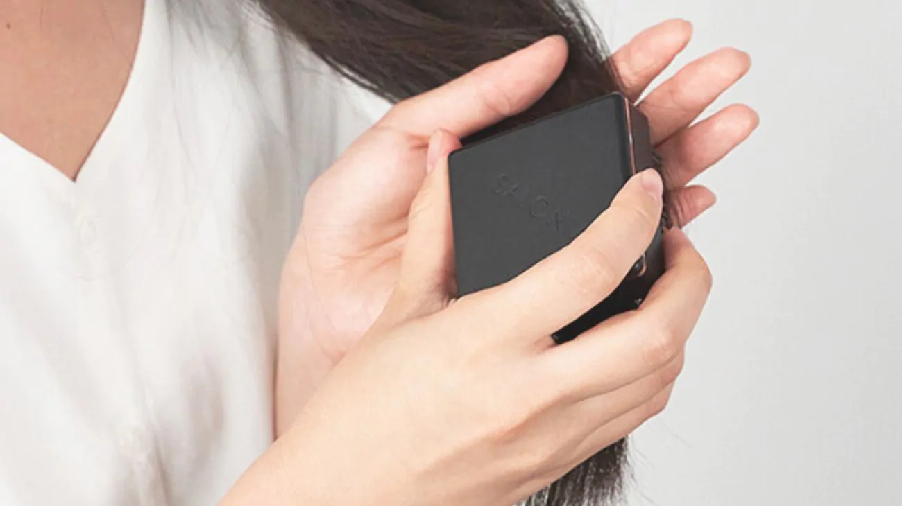 ヘアアイロンを使う前には丁寧にブラッシングする